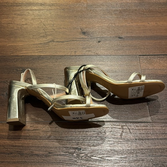 Ottod’Ame NWT Gold Strappy Sandal with Block Heel. - Picture 9 of 9